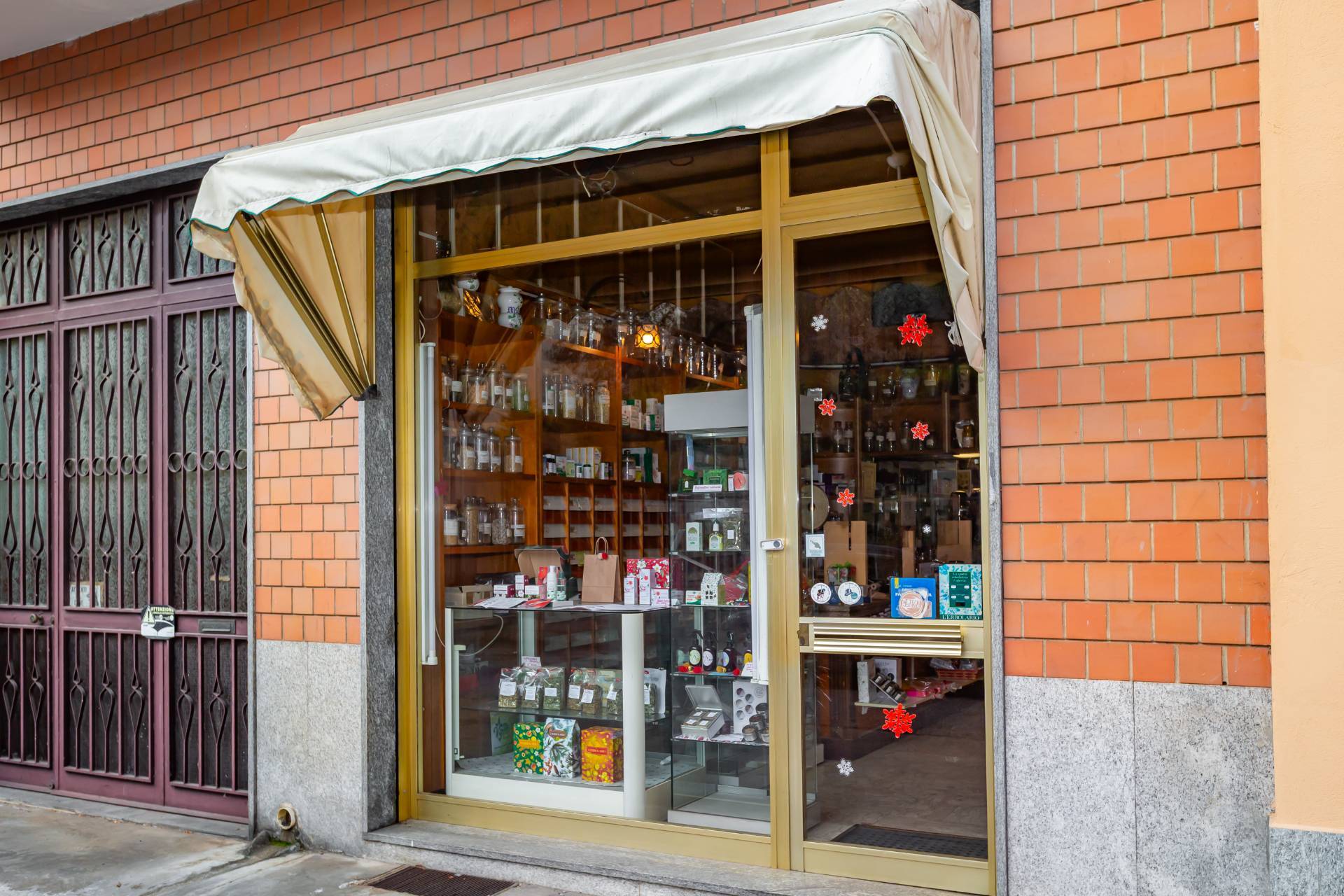 Locale commerciale in vendita a Torino, Lucento