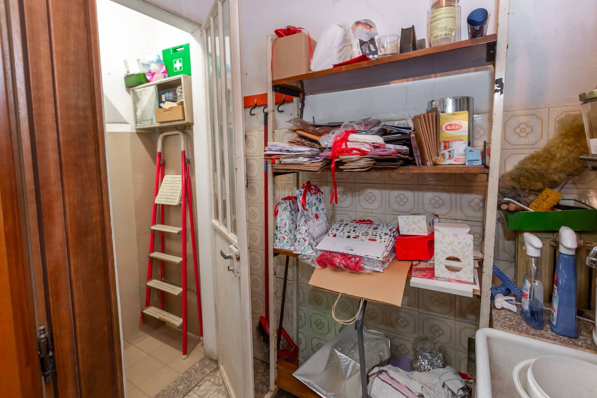 Locale commerciale in vendita a Torino, Lucento