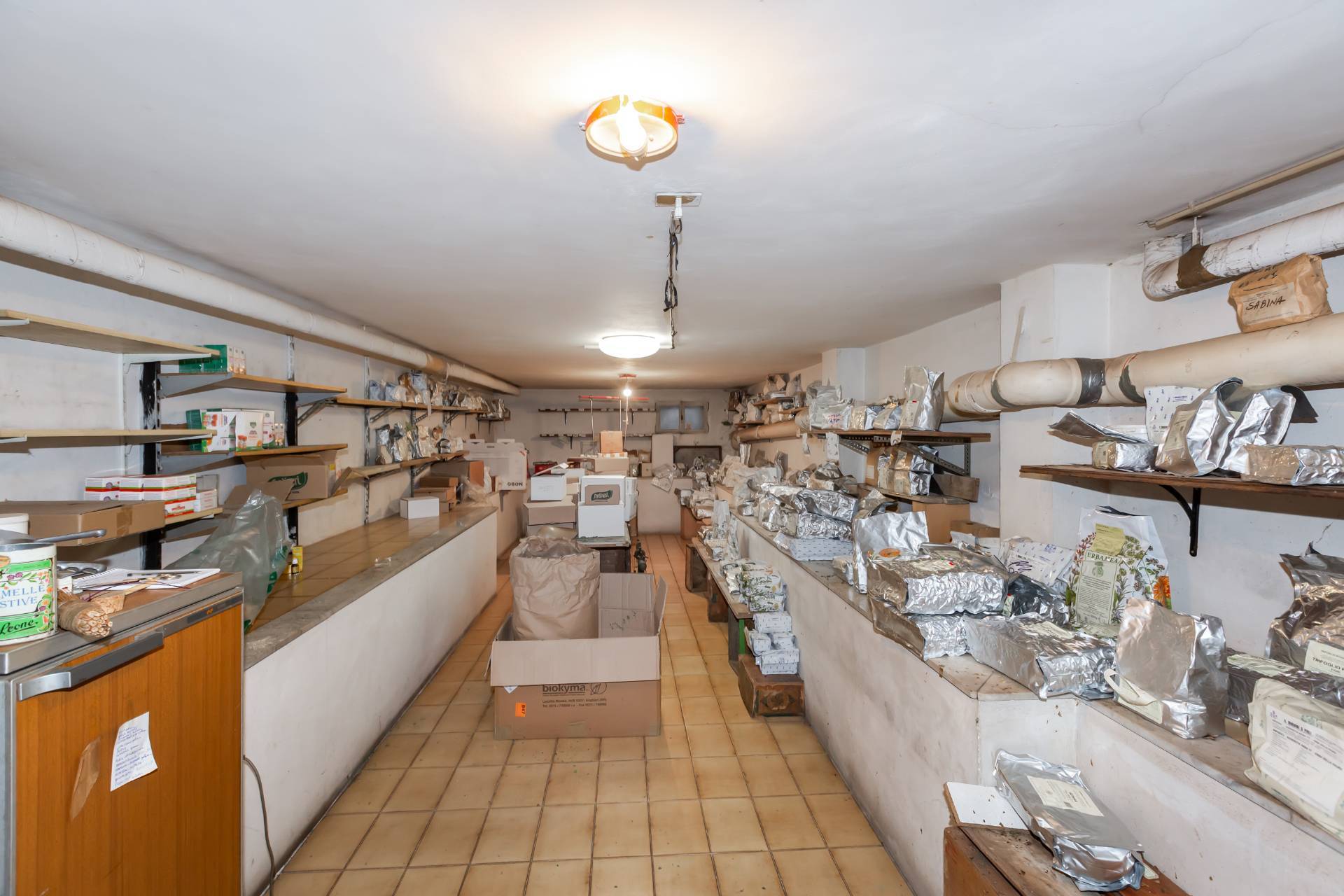 Locale commerciale in vendita a Torino, Lucento