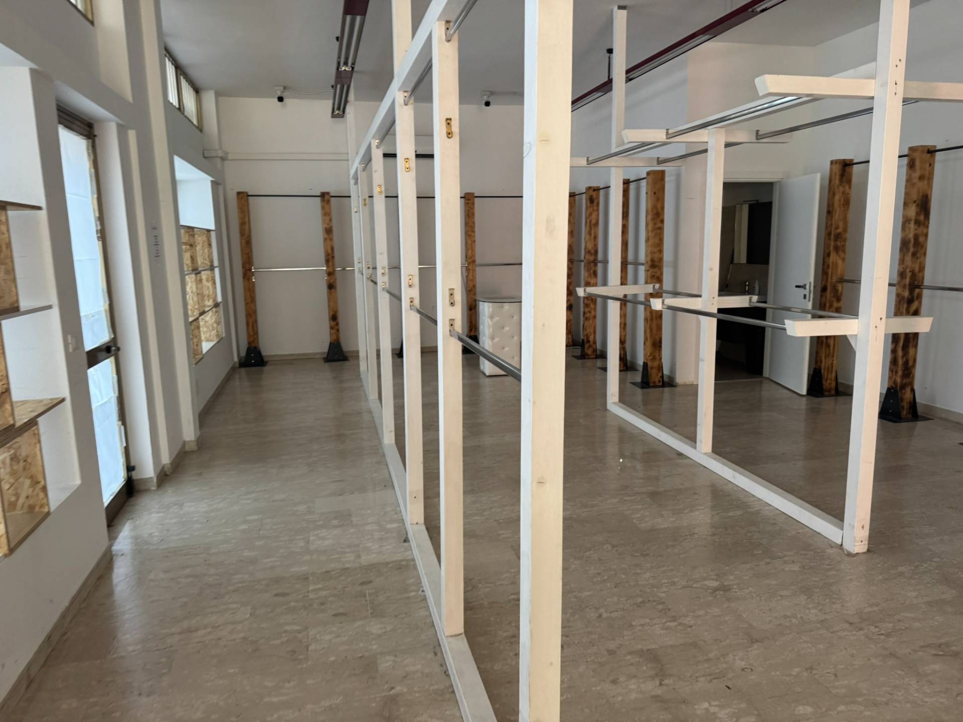 Locale commerciale in affitto a Alba Adriatica, Zona Mare