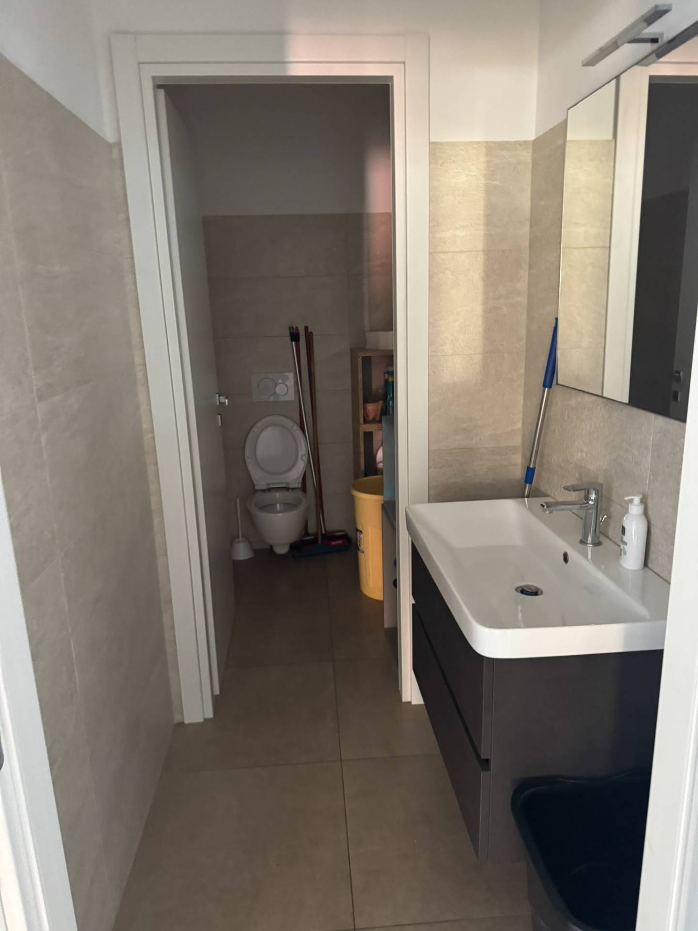 Locale commerciale in affitto a Alba Adriatica, Zona Mare