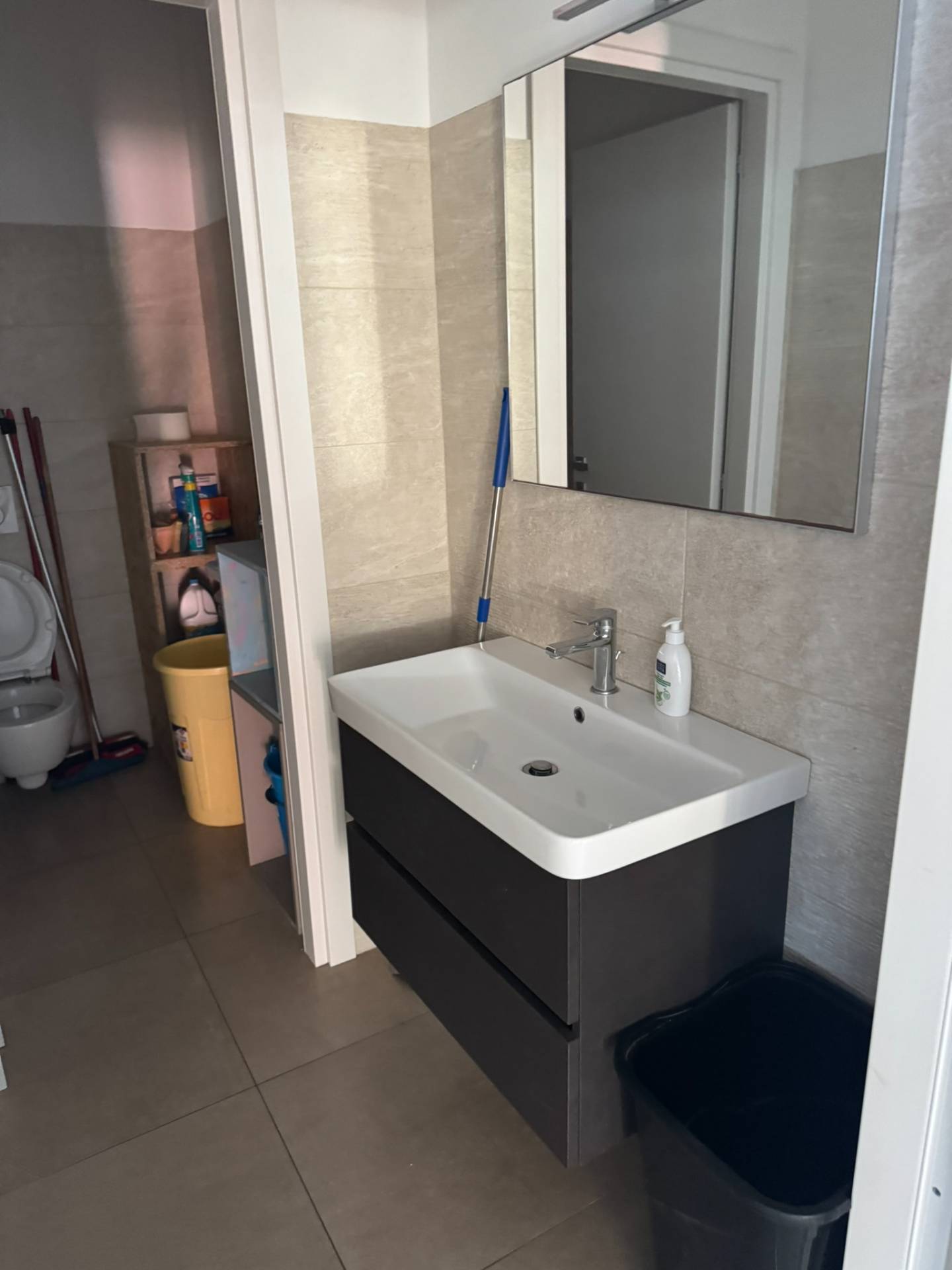 Locale commerciale in affitto a Alba Adriatica, Zona Mare