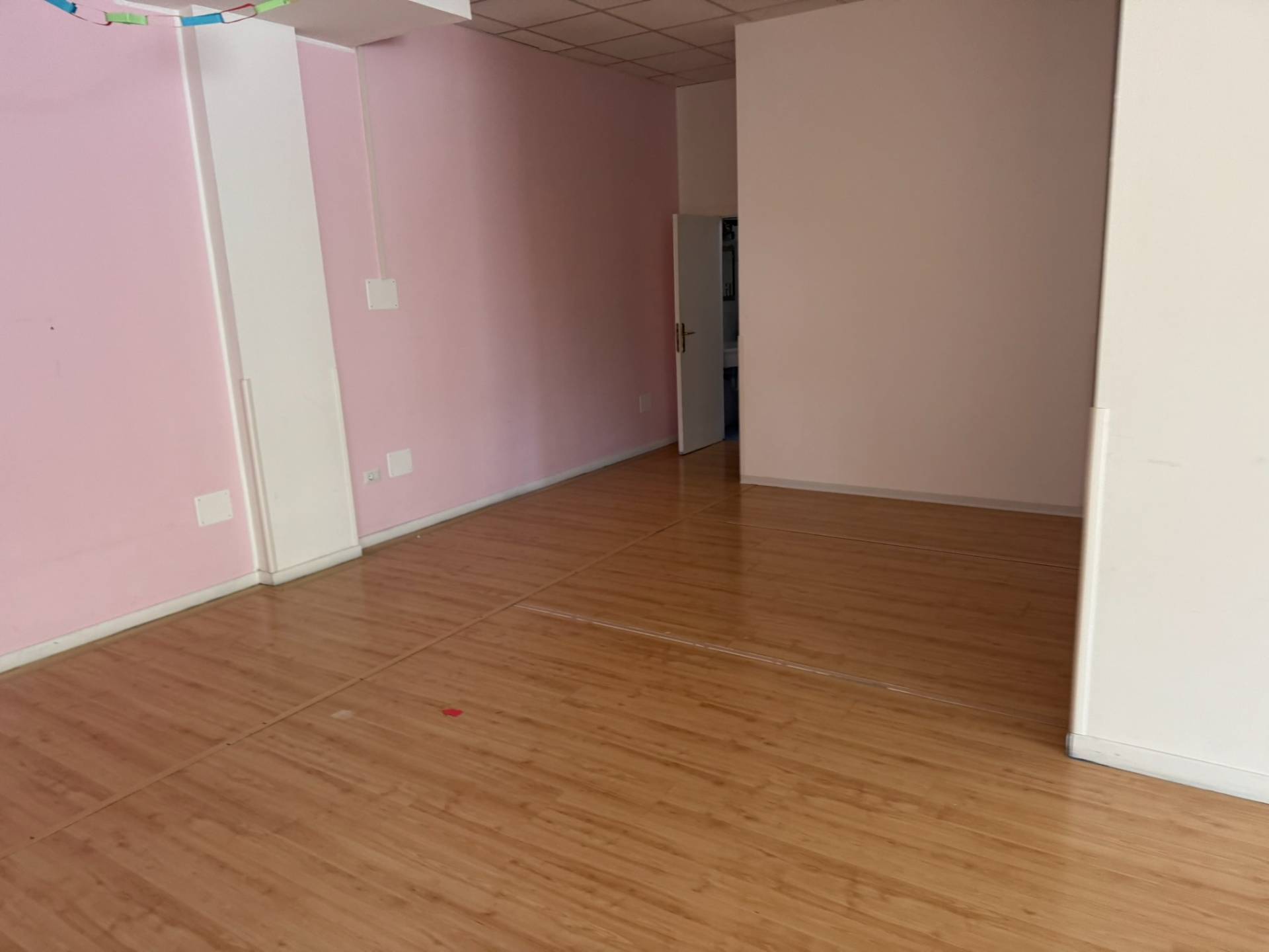 Locale commerciale in affitto a Alba Adriatica, Zona Mare