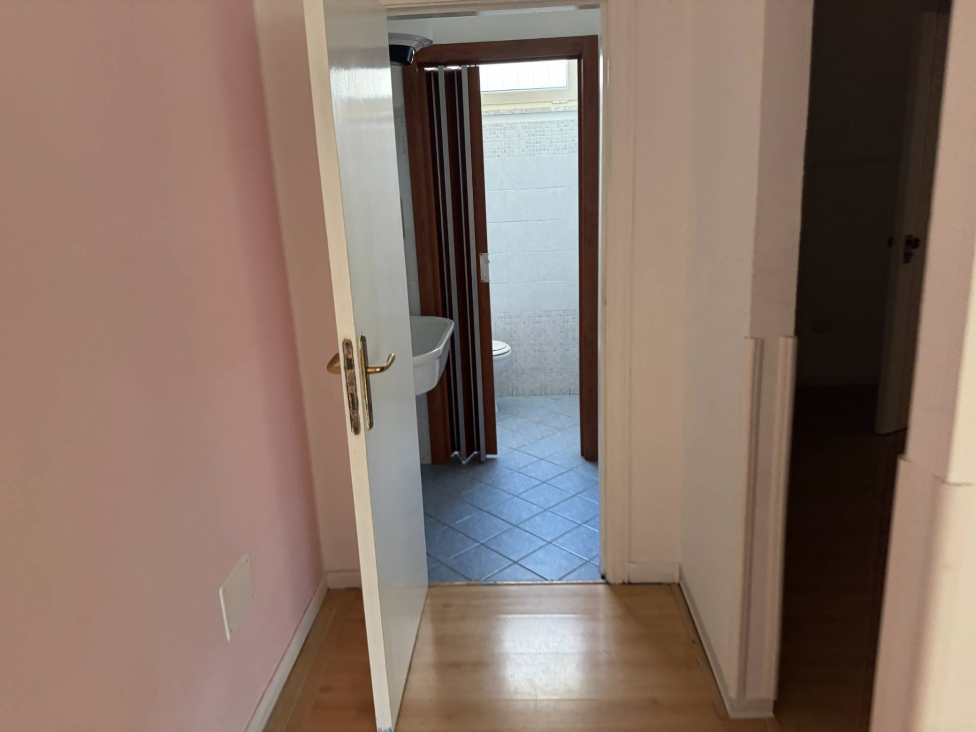 Locale commerciale in affitto a Alba Adriatica, Zona Mare