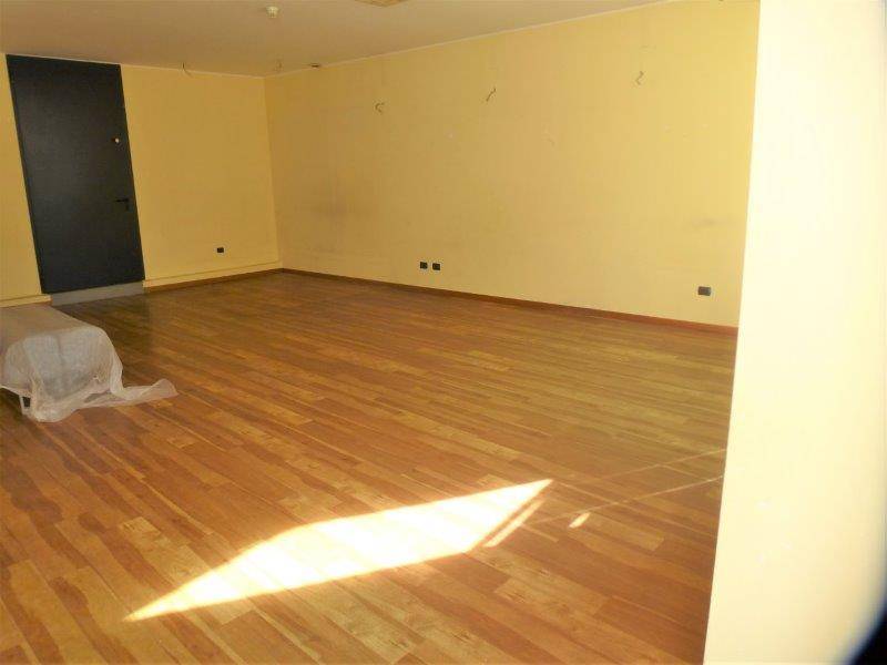 Locale commerciale in affitto a Giulianova