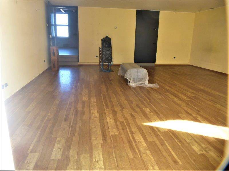 Locale commerciale in affitto a Giulianova