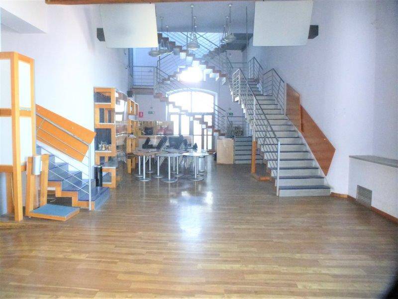 Locale commerciale in affitto a Giulianova