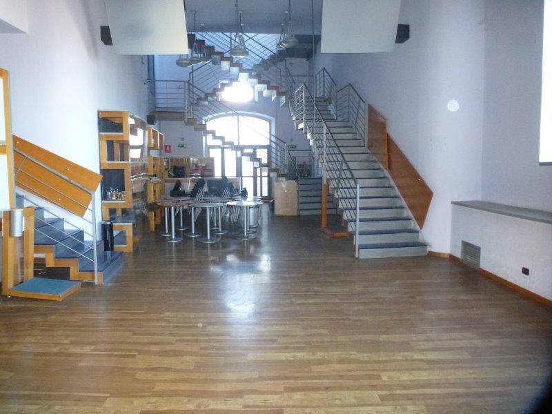 Locale commerciale in affitto a Giulianova