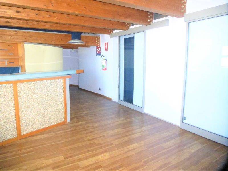 Locale commerciale in affitto a Giulianova