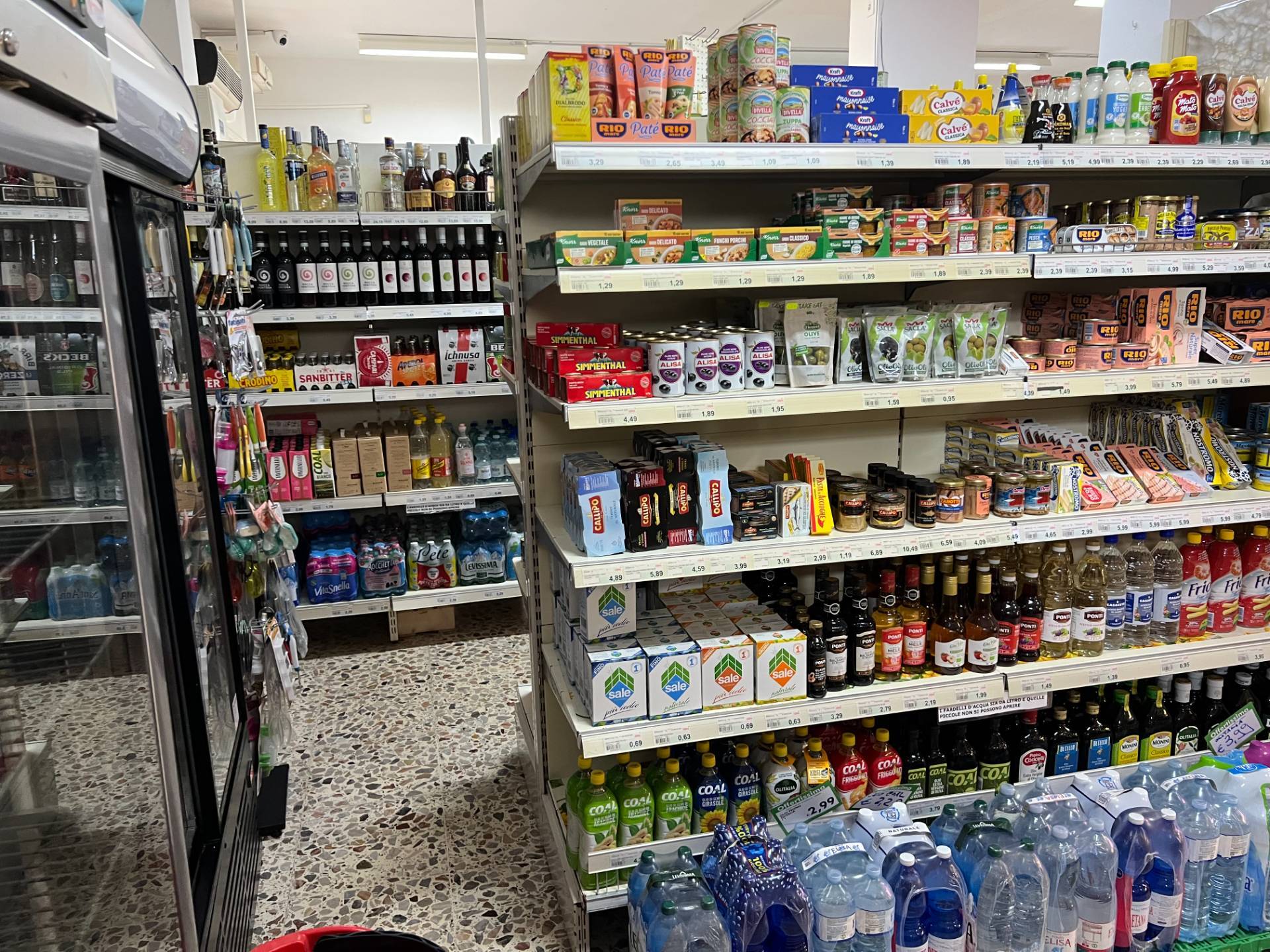 Locale commerciale in vendita a Alba Adriatica, Zona Mare