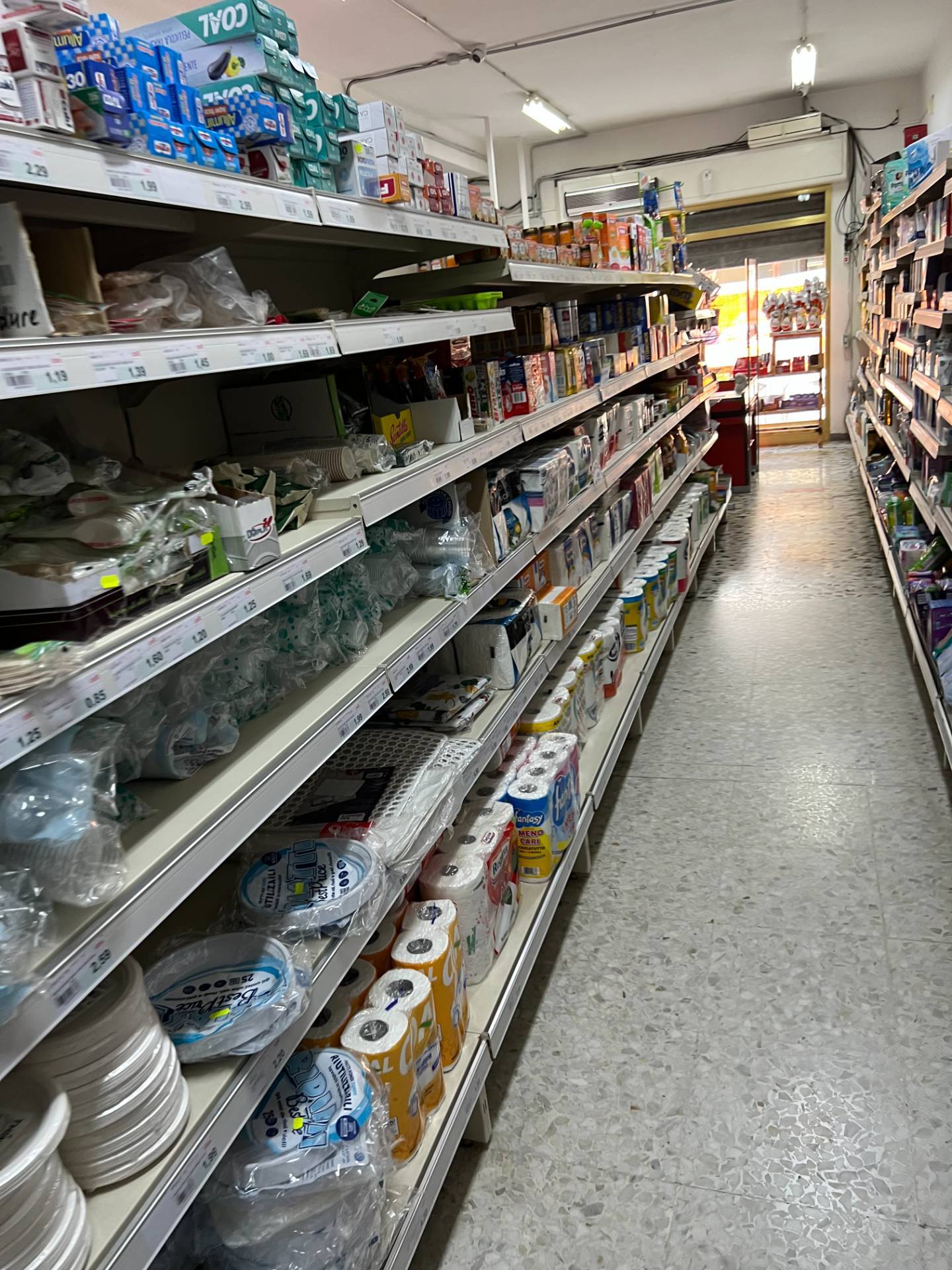 Locale commerciale in vendita a Alba Adriatica, Zona Mare