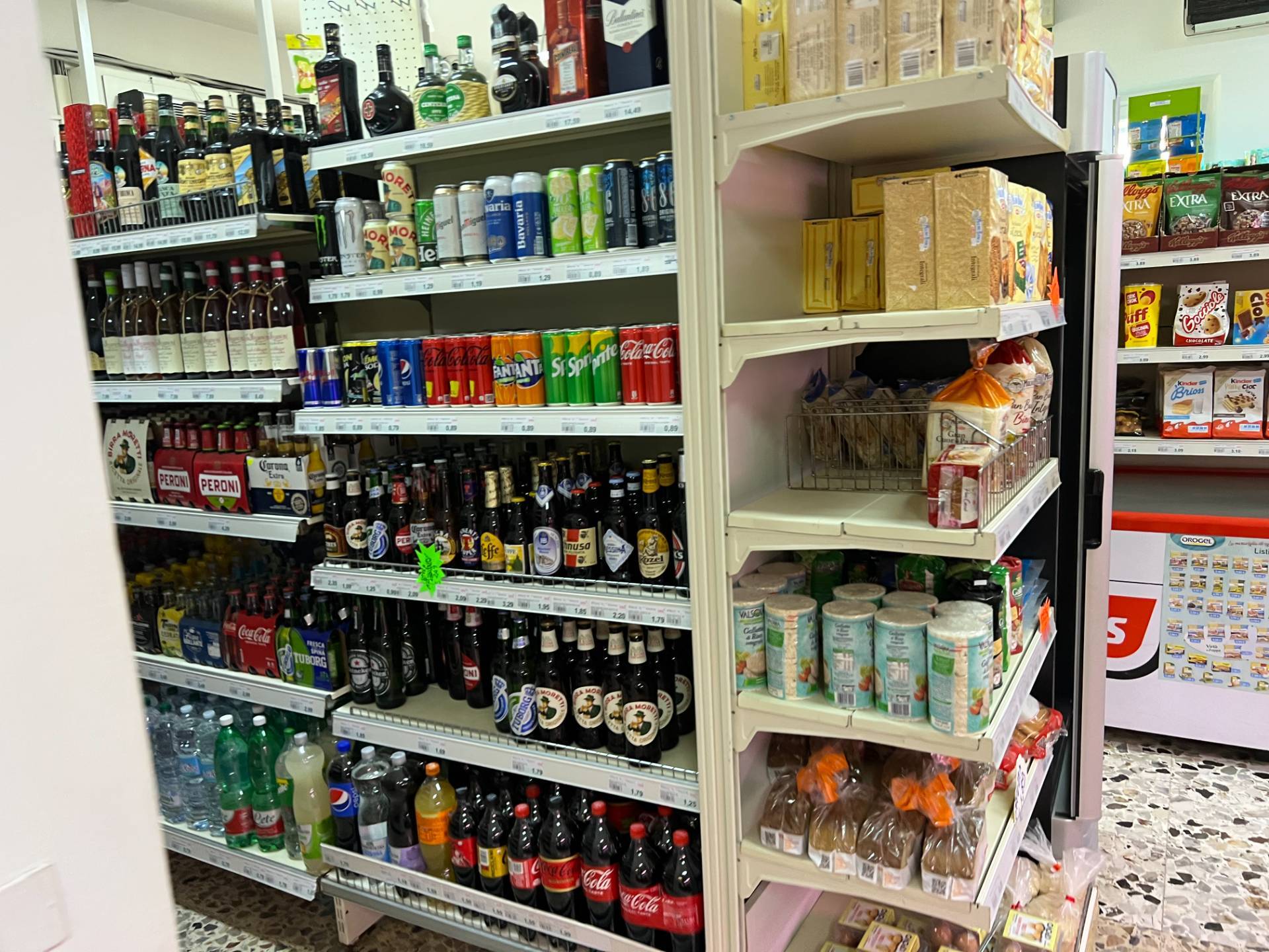 Locale commerciale in vendita a Alba Adriatica, Zona Mare