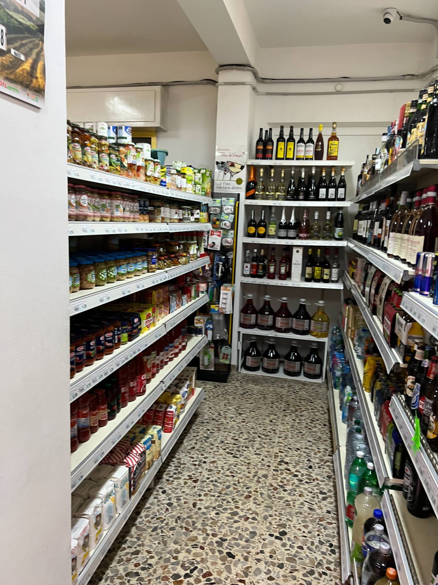 Locale commerciale in vendita a Alba Adriatica, Zona Mare