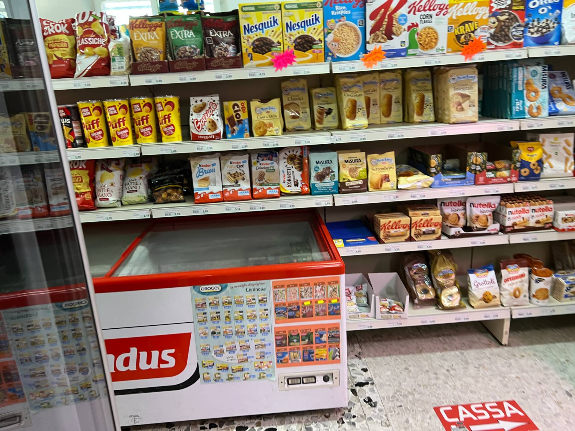 Locale commerciale in vendita a Alba Adriatica, Zona Mare