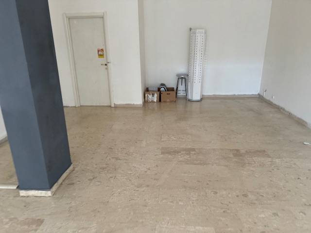 Locale commerciale in affitto a Alba Adriatica, Zona Mare