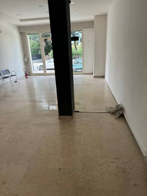 Locale commerciale in affitto a Alba Adriatica, Zona Mare