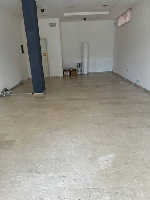 Locale commerciale in affitto a Alba Adriatica, Zona Mare