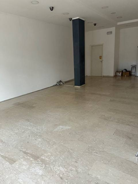 Locale commerciale in affitto a Alba Adriatica, Zona Mare