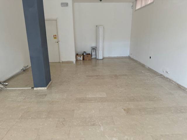 Locale commerciale in affitto a Alba Adriatica, Zona Mare