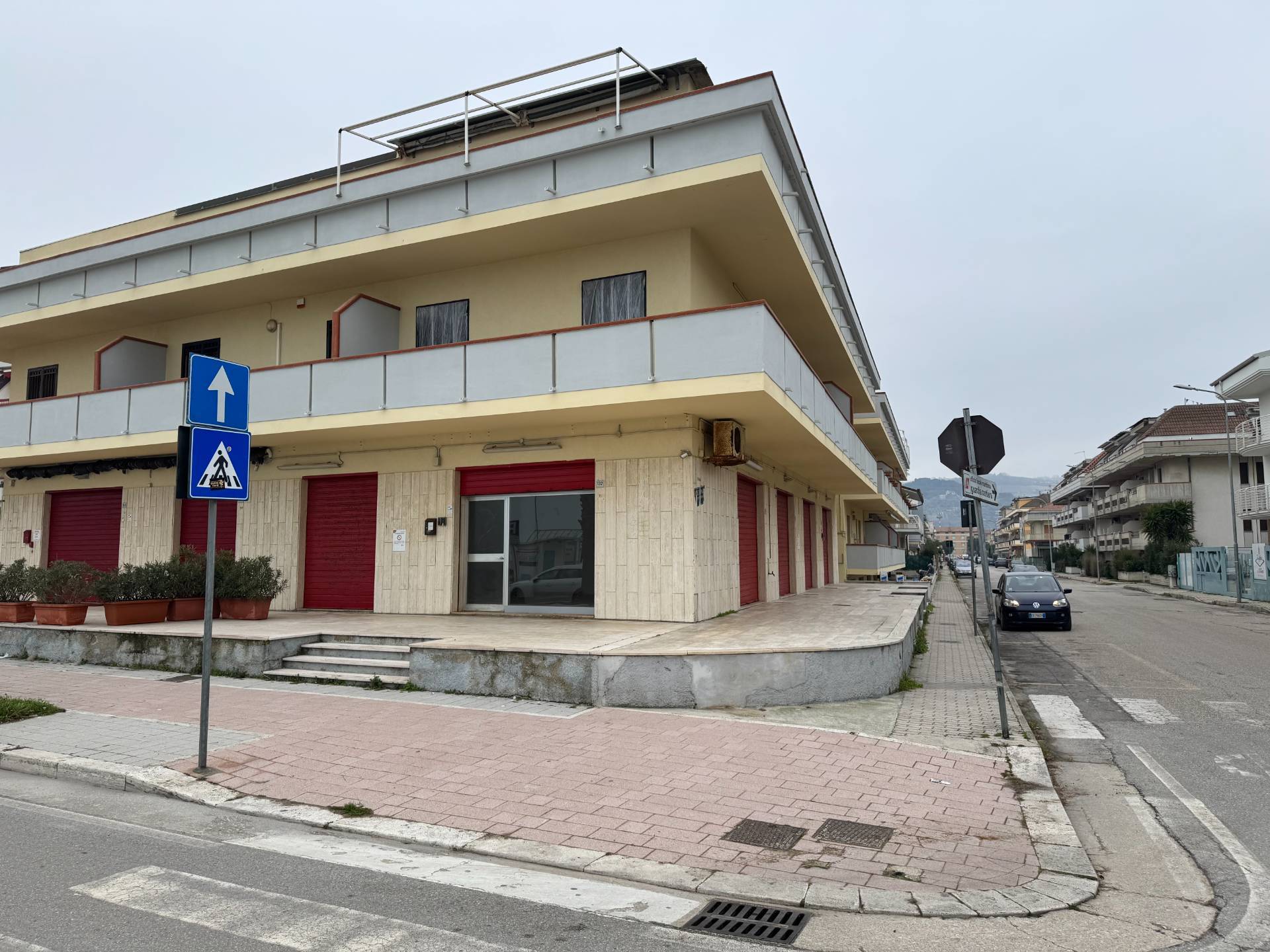 Locale commerciale in vendita a Martinsicuro