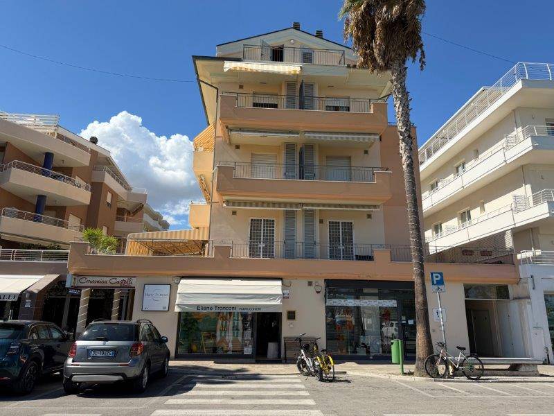 Appartamento in vendita a Alba Adriatica, Zona Mare