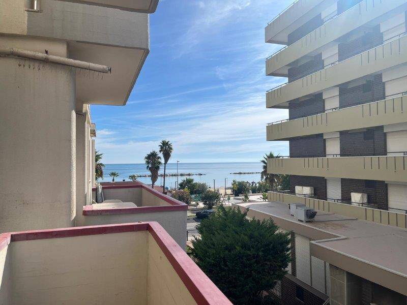 Appartamento in vendita a Alba Adriatica, Zona Mare