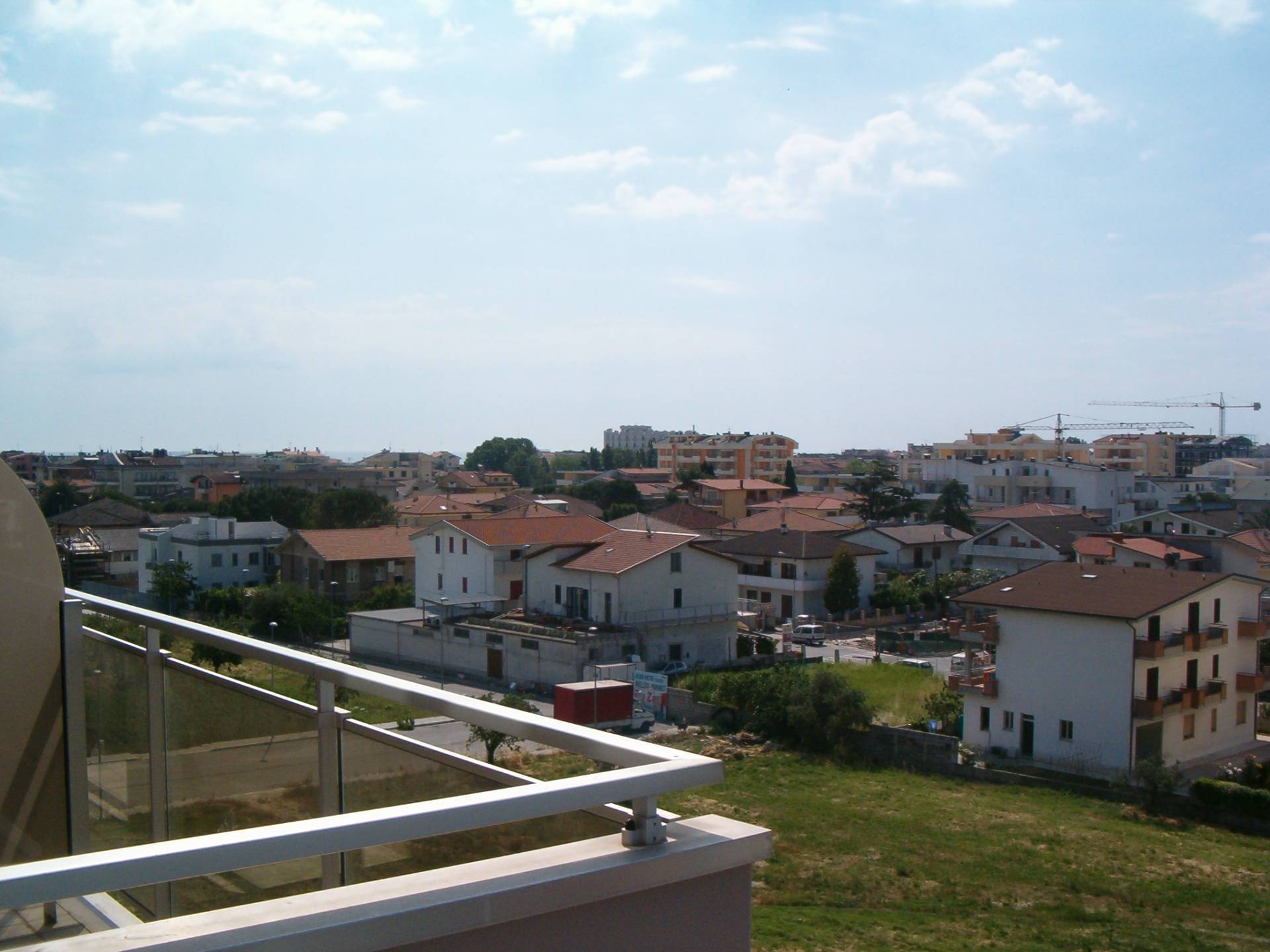 Appartamento in affitto a Alba Adriatica, Zona Mare