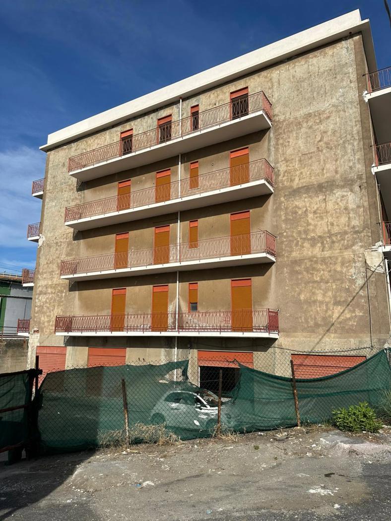 Stabile/Palazzo in affitto a San Filippo del Mela