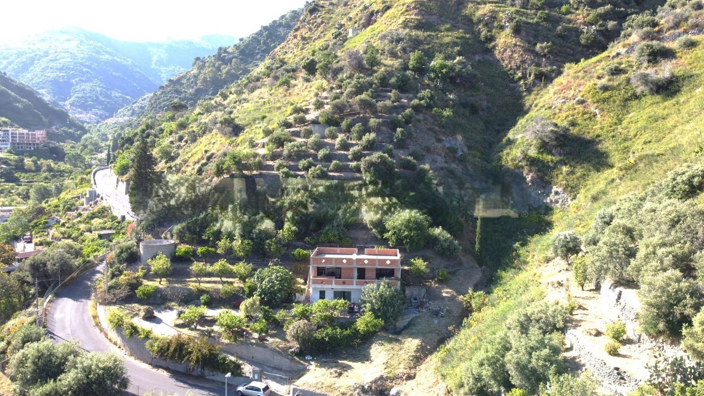 Villa con giardino a Scaletta Zanclea