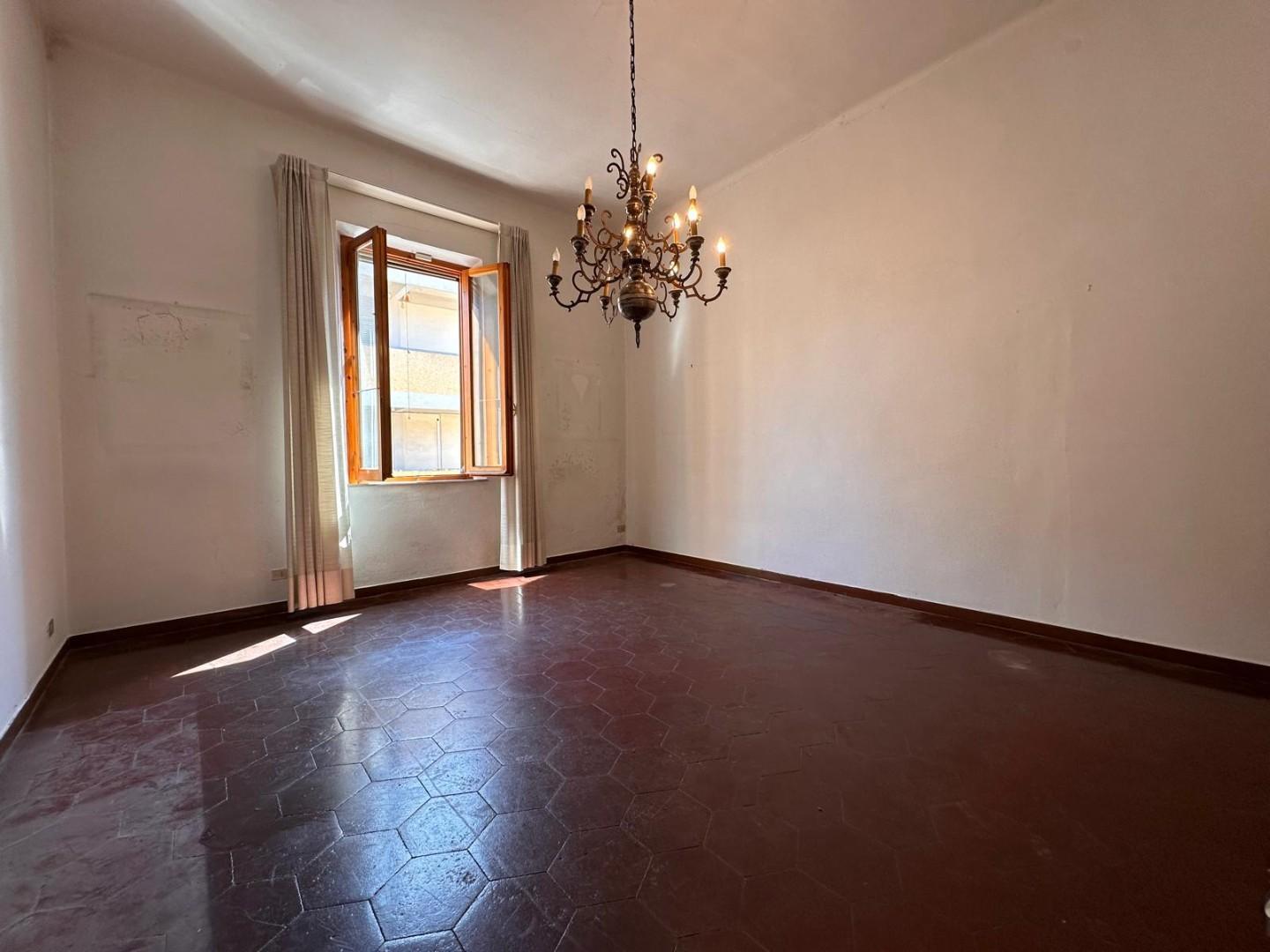 Appartamento con terrazzo a Cascina