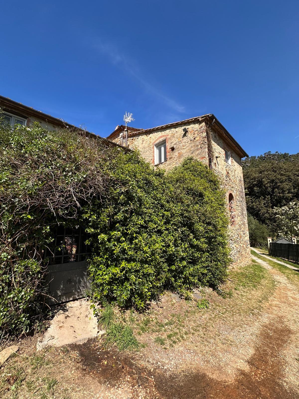 Quadrilocale con giardino a Buti