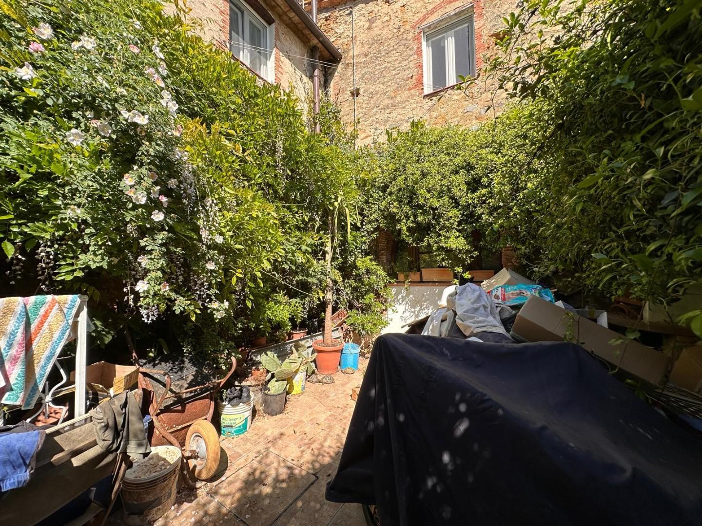 Quadrilocale con giardino a Buti