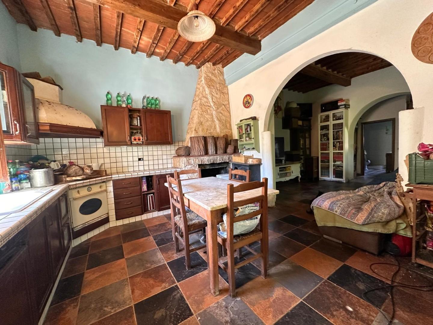 Quadrilocale con giardino a Buti