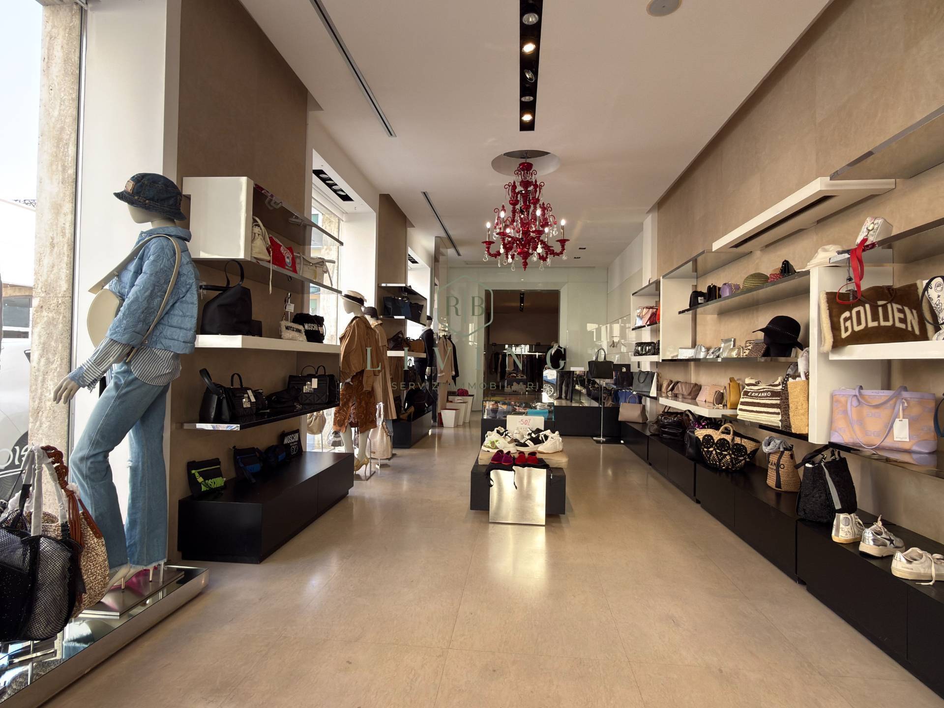 Locale commerciale in vendita a Ascoli Piceno, Centro Storico