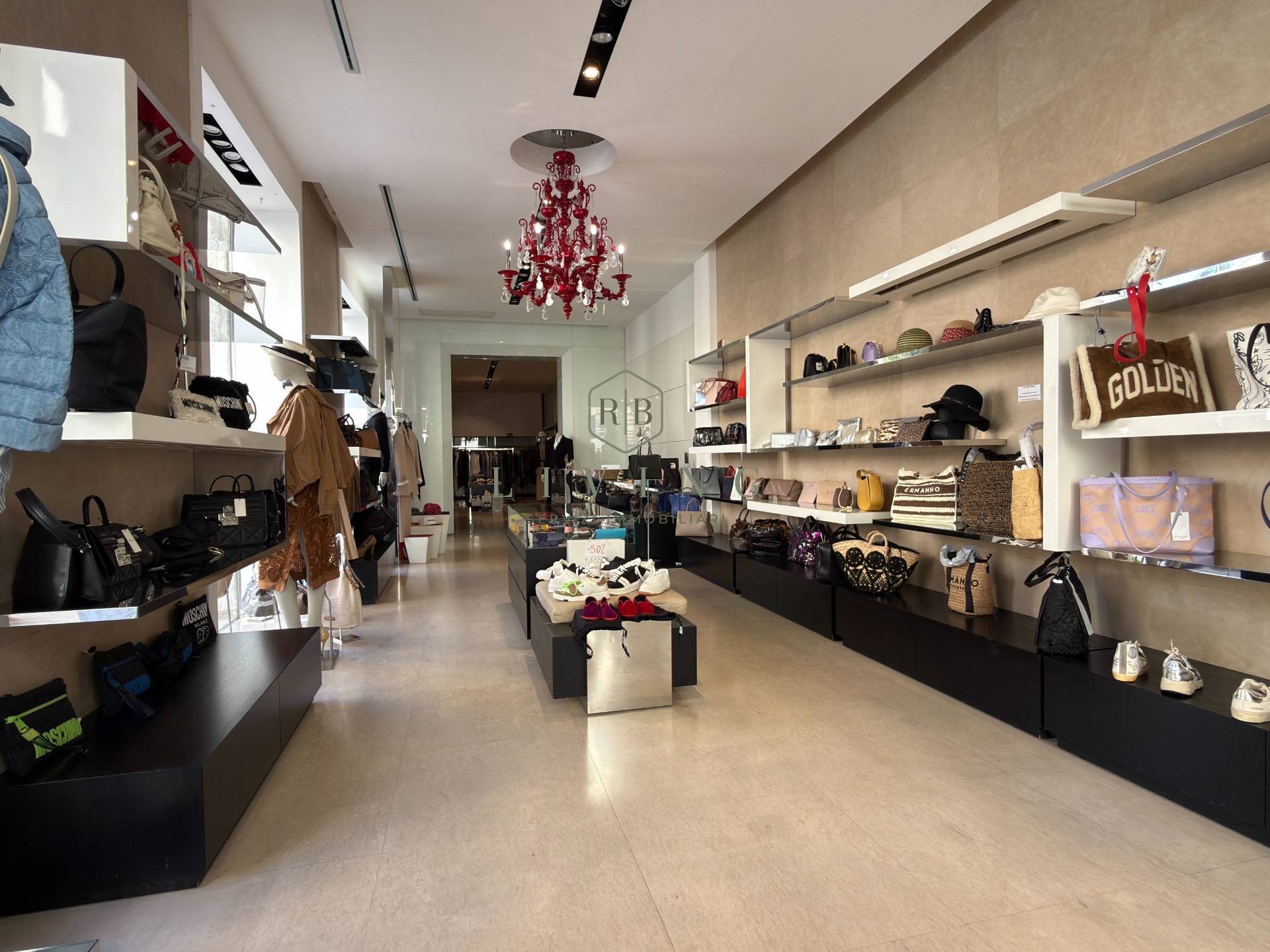 Locale commerciale in vendita a Ascoli Piceno, Centro Storico