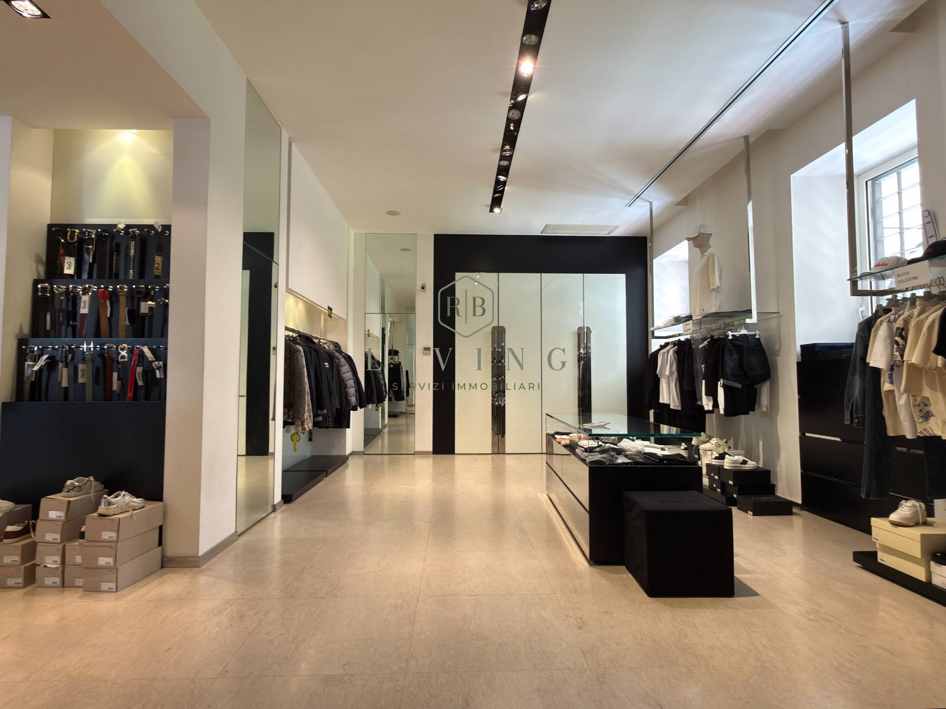 Locale commerciale in vendita a Ascoli Piceno, Centro Storico