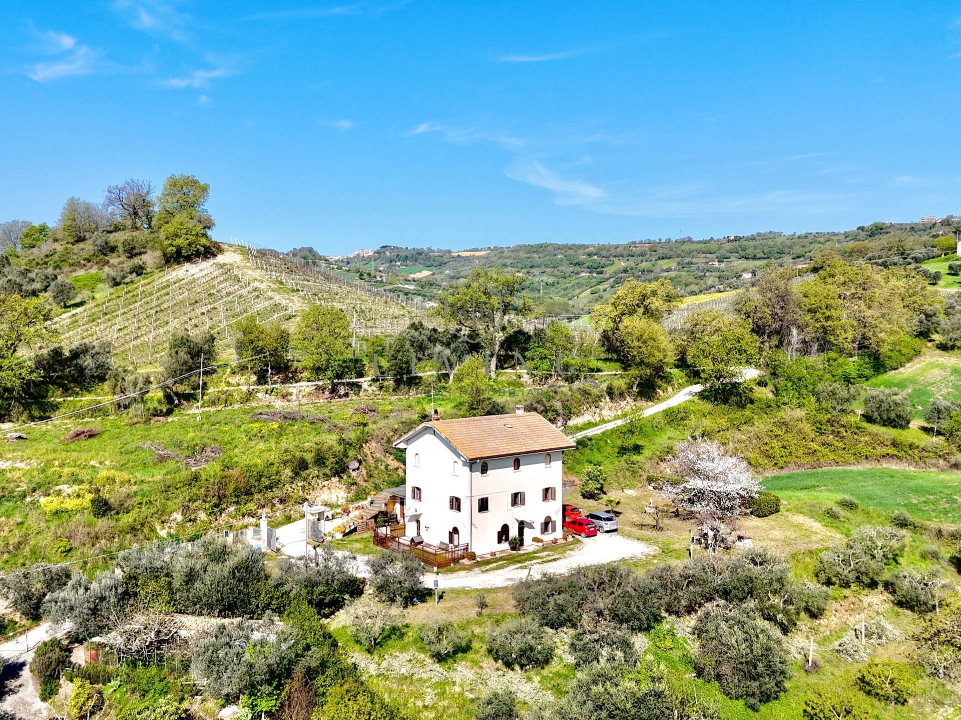 Rustico in vendita a Massignano, Villa Santi