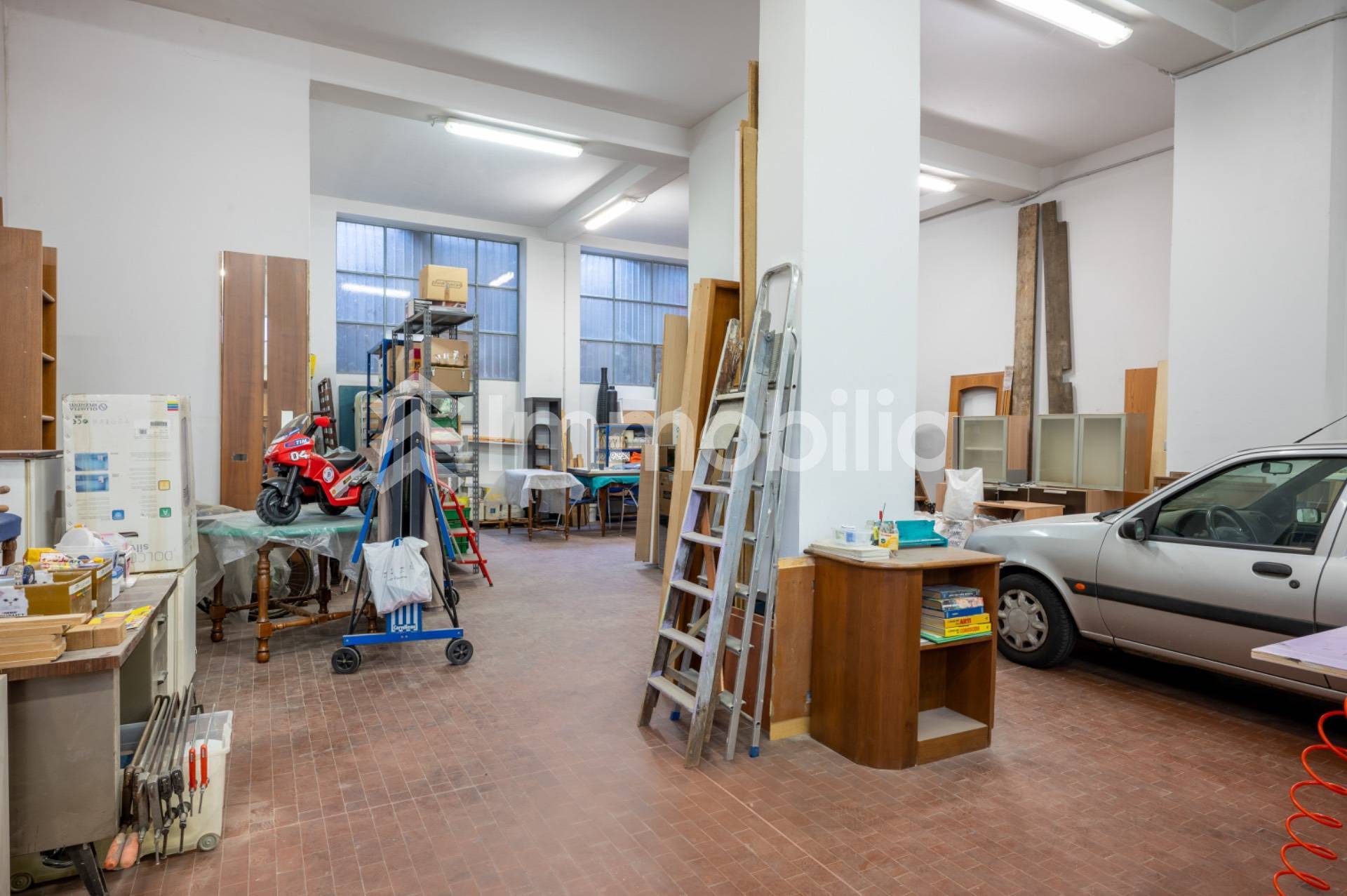 Magazzino in vendita a Torino, Santa Rita