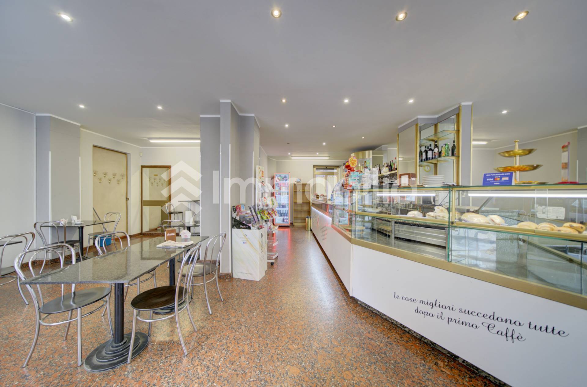 Locale commerciale in vendita a Torino, Borgata Vittoria