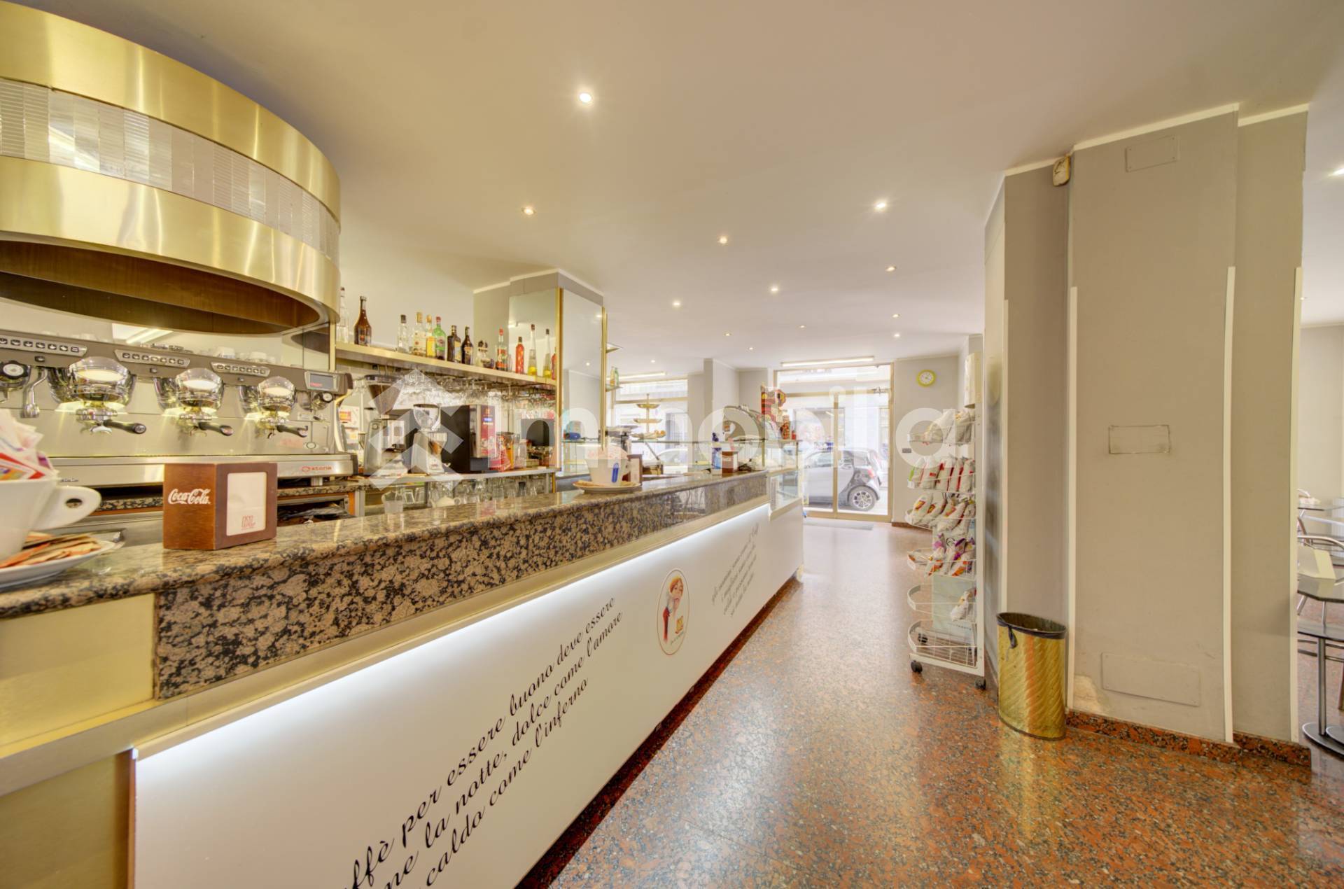 Locale commerciale in vendita a Torino, Borgata Vittoria