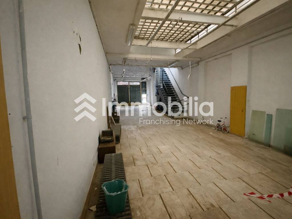 Locale commerciale in vendita a Torino, Parco Valentino