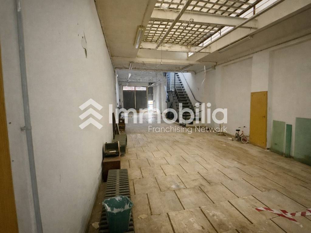 Locale commerciale in vendita a Torino, Parco Valentino