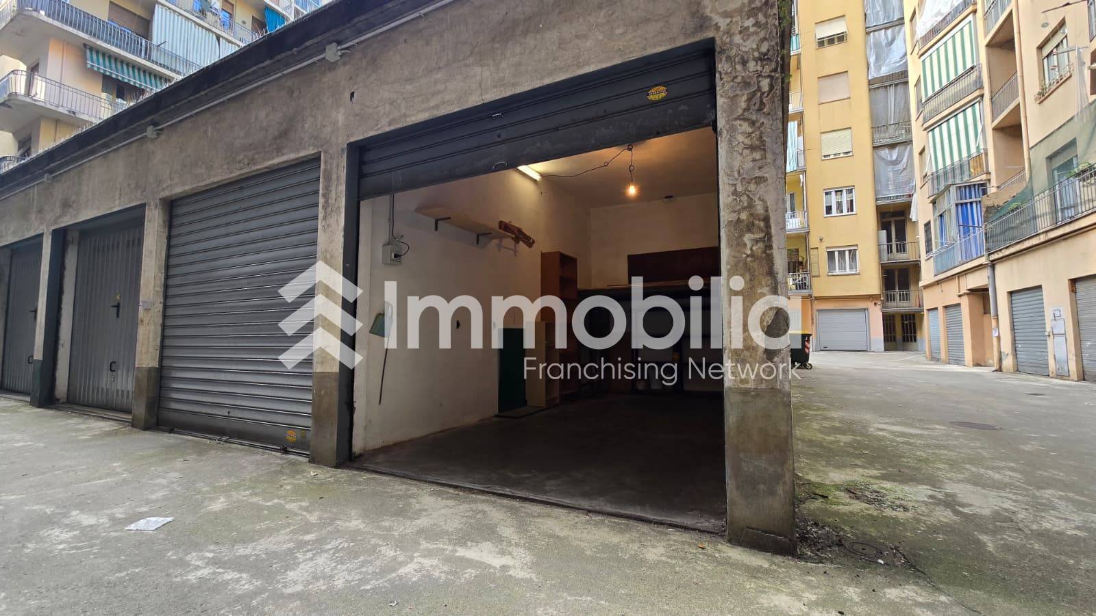 Box o garage in vendita a Torino