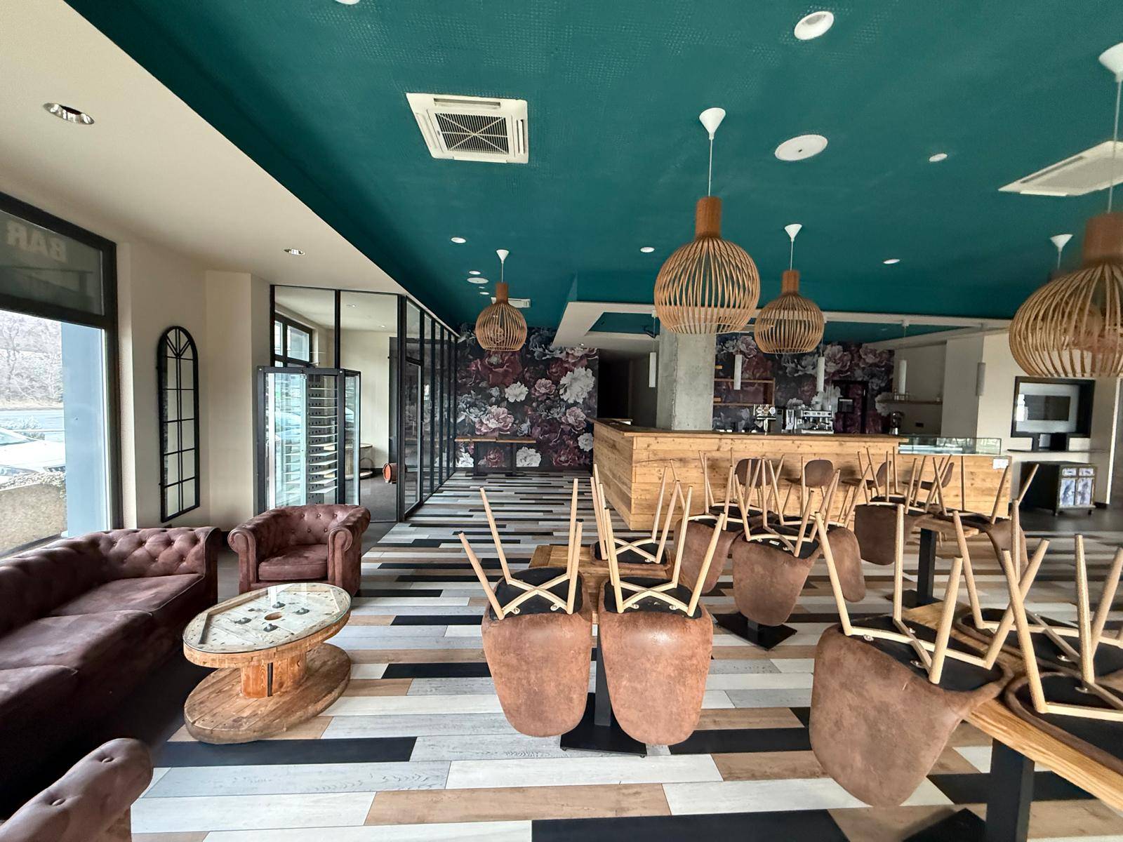 Locale commerciale in vendita a Quart