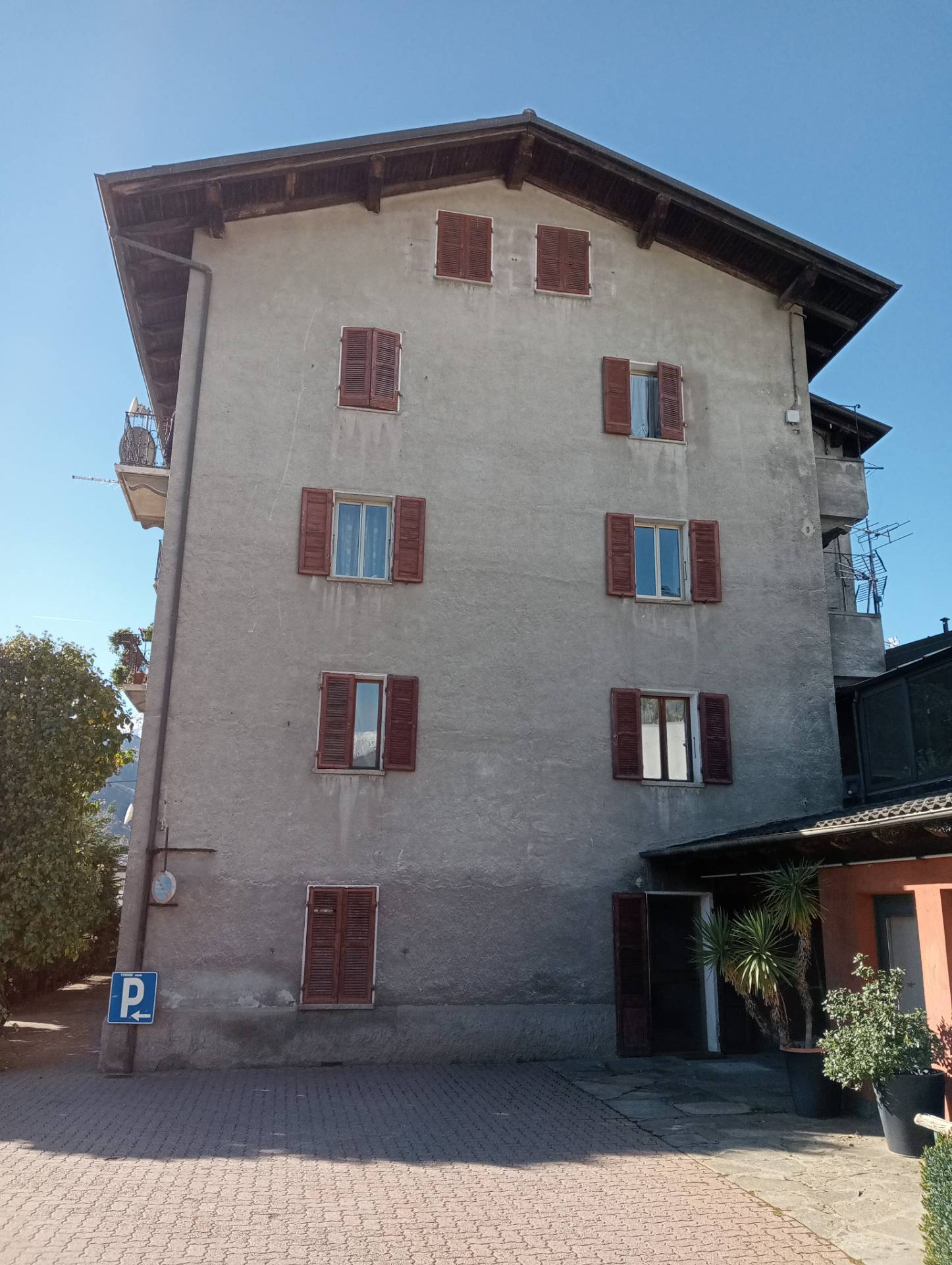 Stabile/Palazzo in vendita a Sarre