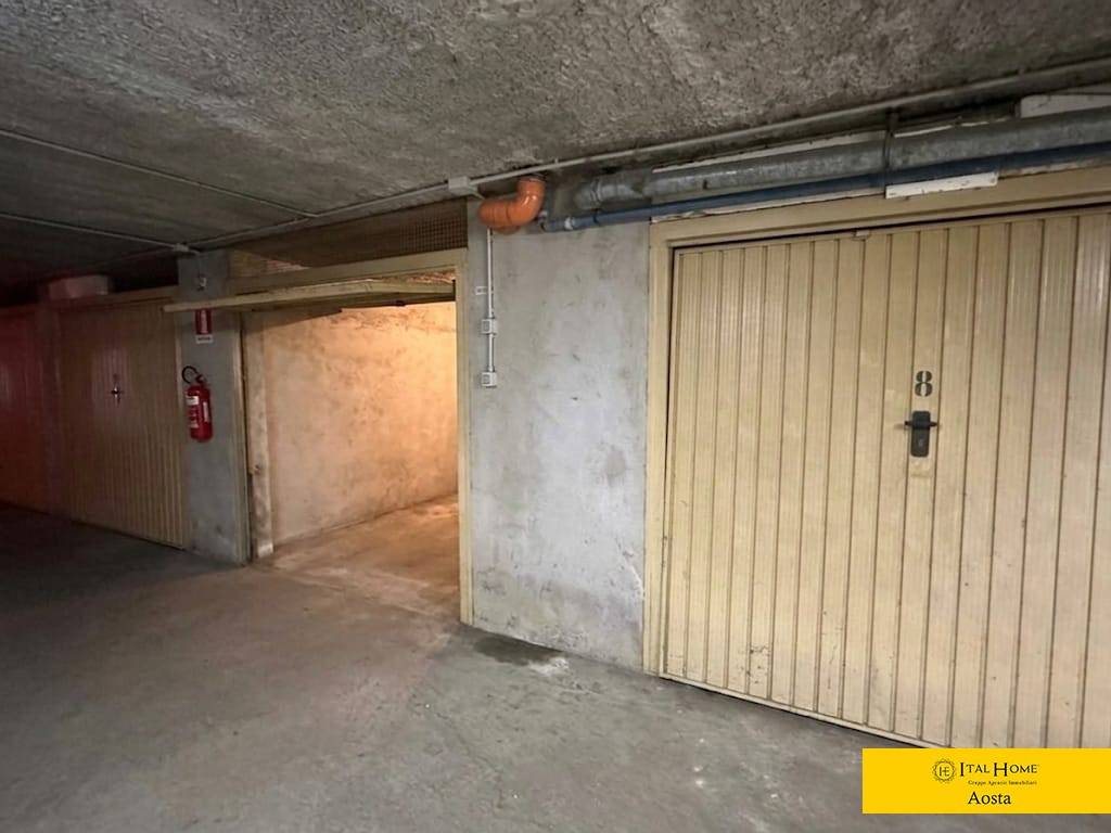 Box o garage in vendita a Aosta