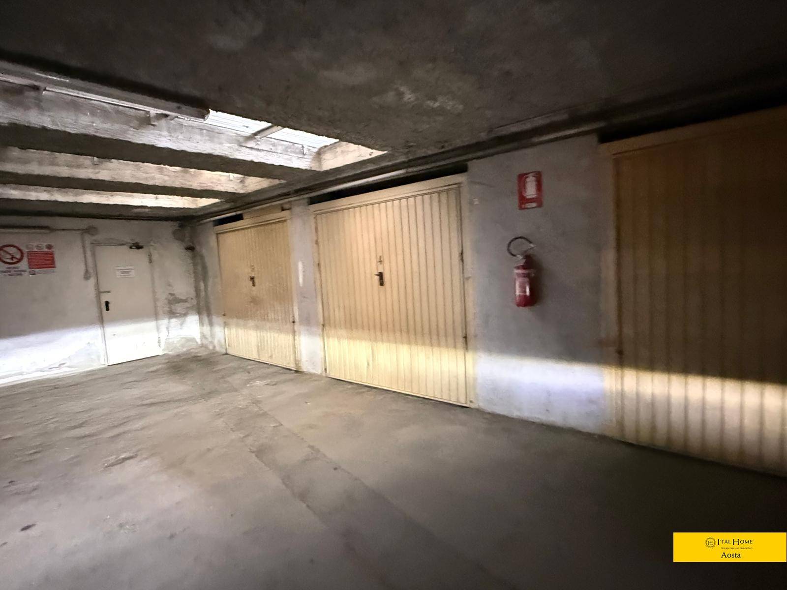 Box o garage in vendita a Aosta