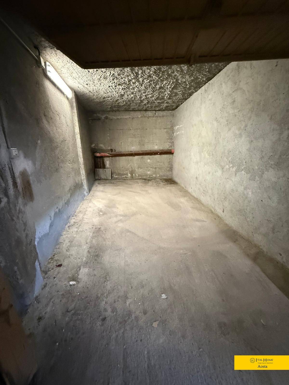Box o garage in vendita a Aosta