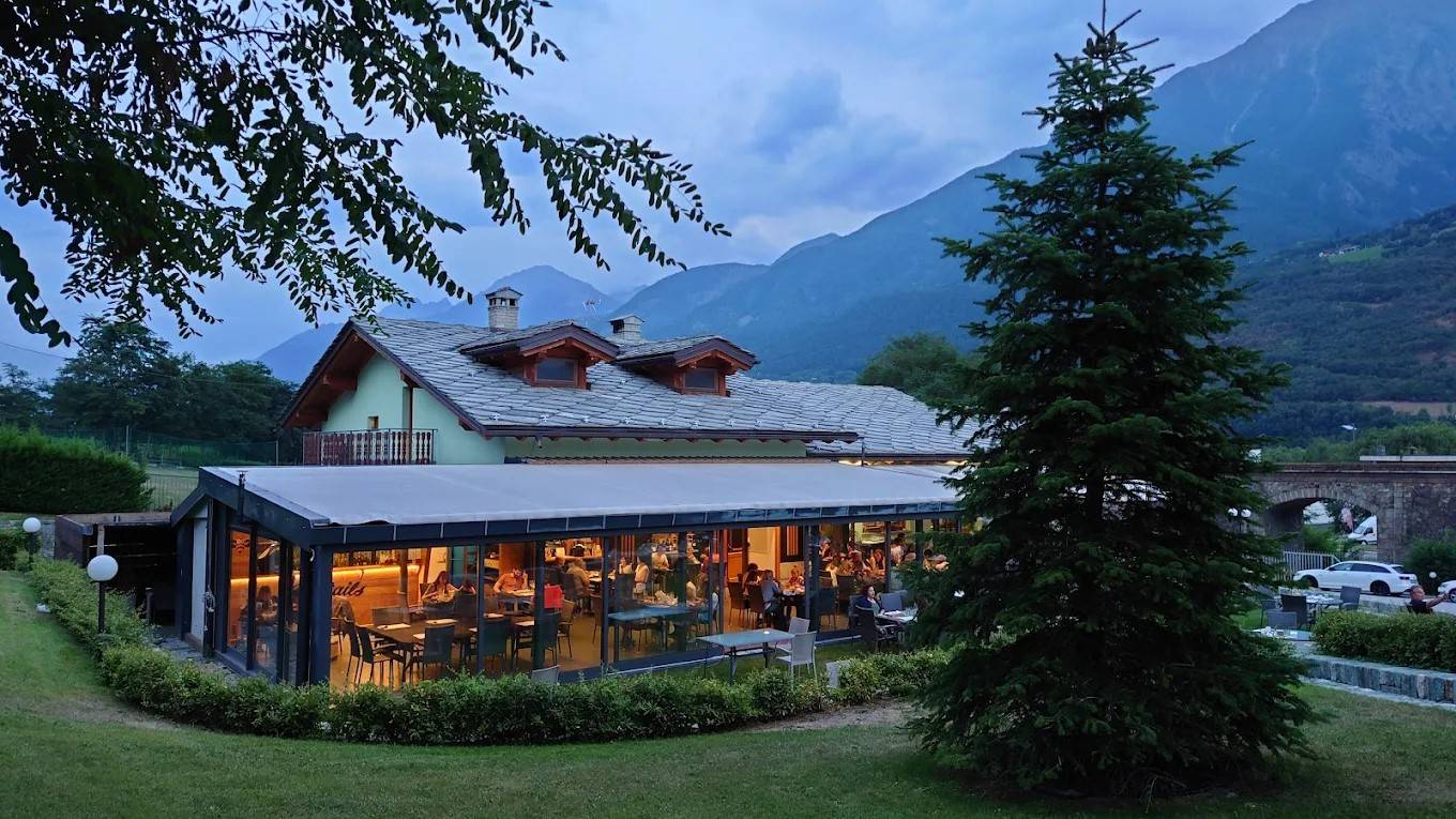 Attivit commerciale in vendita a Quart