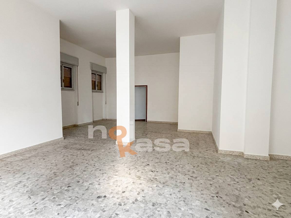 Locale commerciale in affitto a Busto Arsizio, Don Paolo